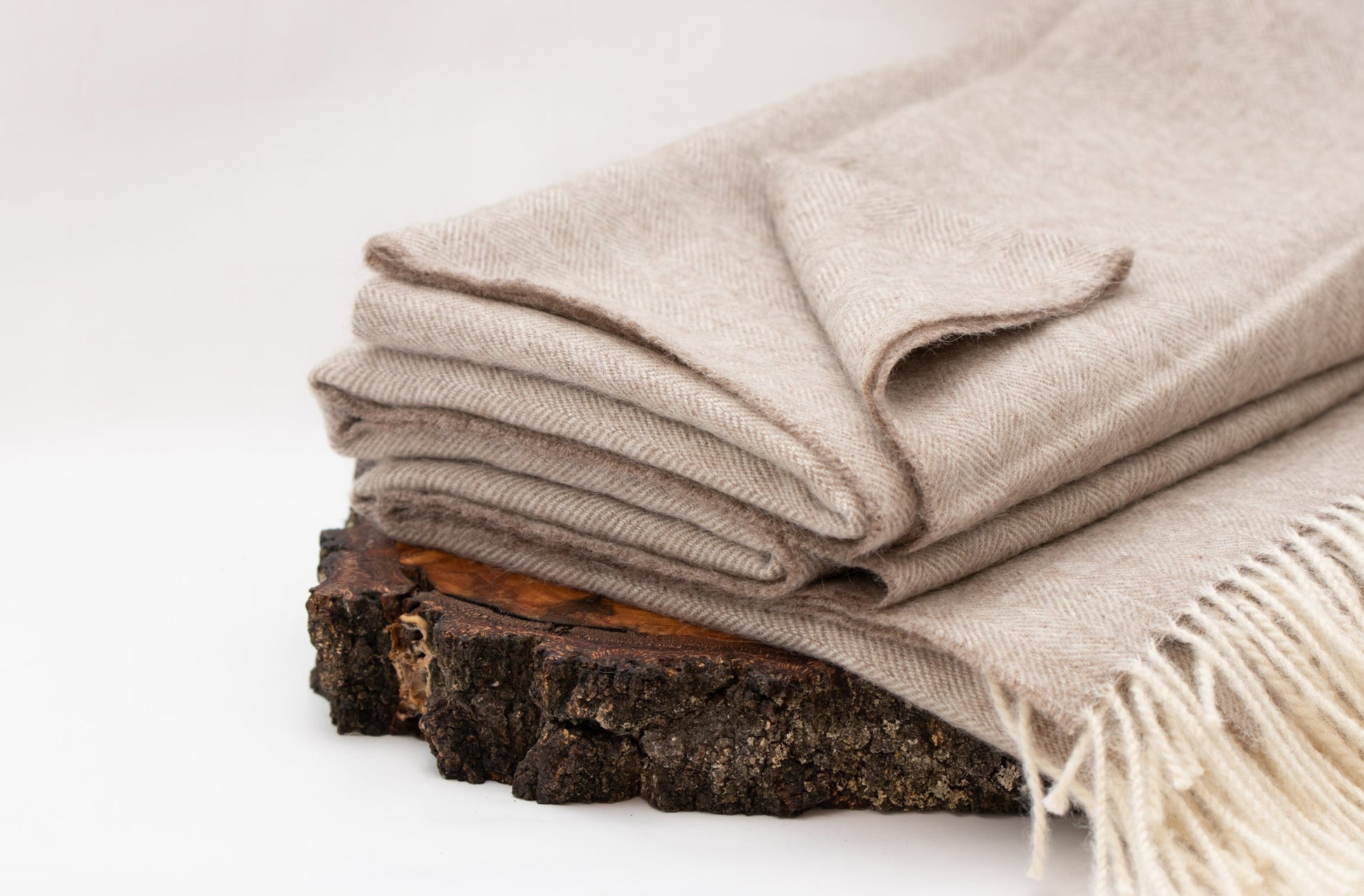 Wohndecke Fischgrätmuster beige-weiß