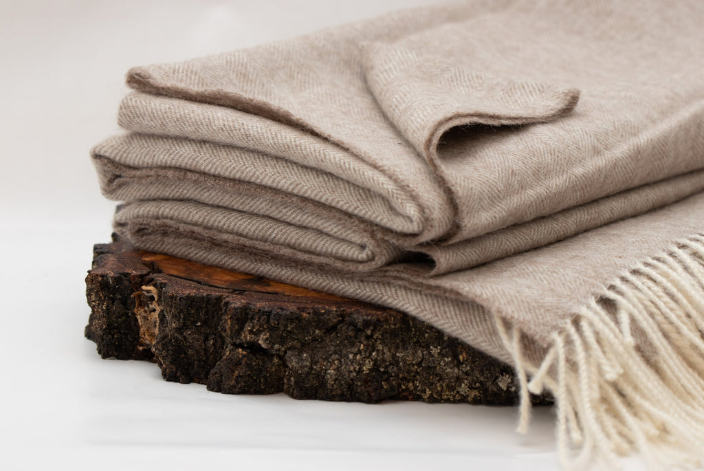 Wohndecke Fischgrätmuster beige-weiß